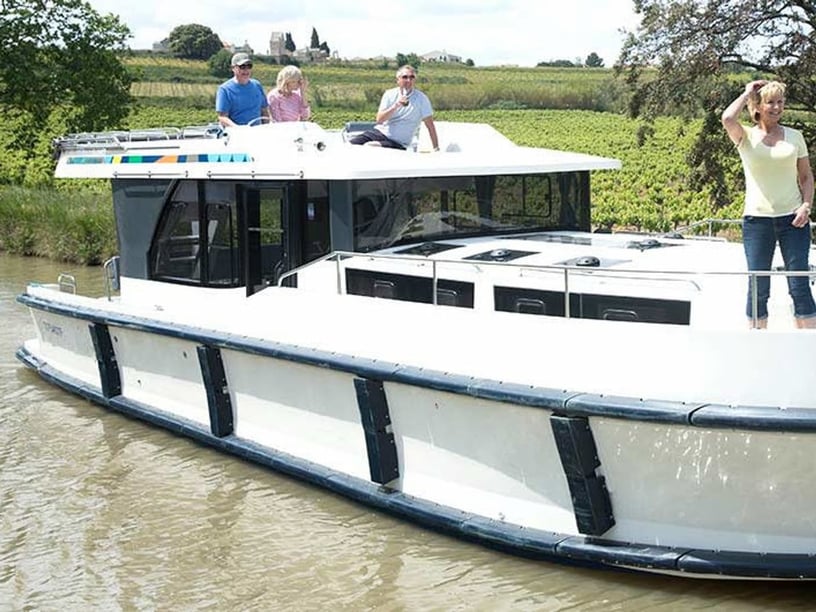 Peterborough Bateau à moteur Cabine 3  Couchettes 7  Invités 7  13 m Numéro de l'annonce: #26764