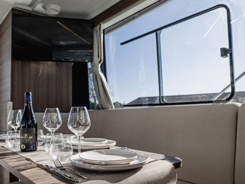 Migennes Motorboat 2 cabin 5 berths 5 guests 11.23 m Listing Number: #26783 5