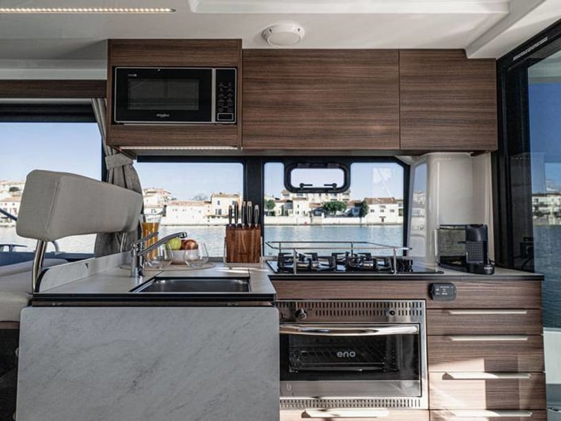 Migennes Motorboat 2 cabin 5 berths 5 guests 11.23 m Listing Number: #26783 4