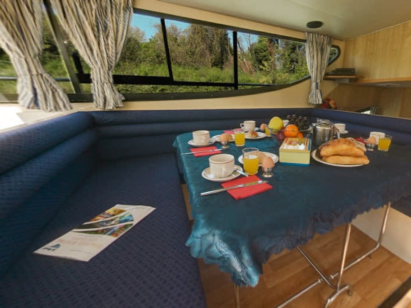 Migennes Motorboat 4 cabin 10 berths 10 guests 14.5 m Listing Number: #26786 3