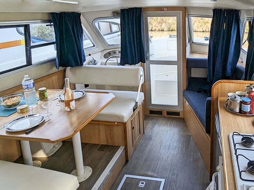 Vinkeveen Bateau à moteur Cabine 1  Couchettes 4  Invités 4  8.8 m Numéro de l'annonce: #26787 2