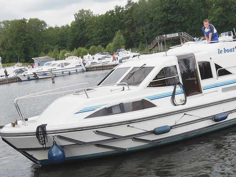 Fontenoy-le-Château Motorboat 2 cabin 6 berths 6 guests 9 m Listing Number: #26803