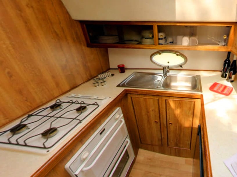 Saint-Didier Motorboat 2 cabin 6 berths 6 guests 10.2 m Listing Number: #26836 3