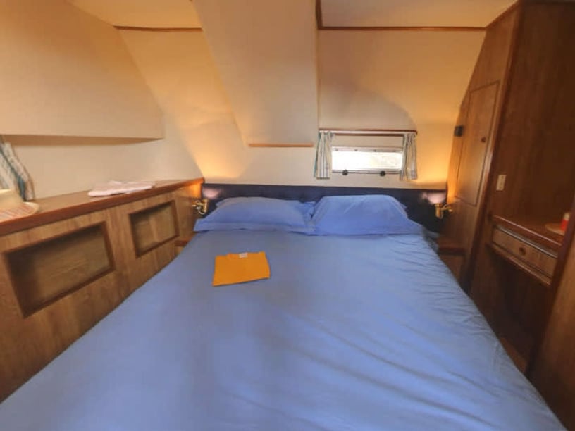 Saint-Didier Motorboat 2 cabin 6 berths 6 guests 10.2 m Listing Number: #26836 4