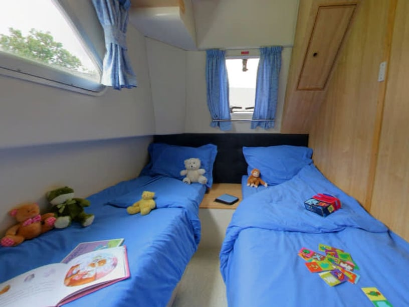 Castelnaudary  Motorboat 2 cabin 6 berths 6 guests 11.45 m Listing Number: #26845 5