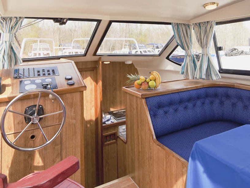 Castelnaudary  Motorboat 3 cabin 6 berths 6 guests 12.8 m Listing Number: #26861 5