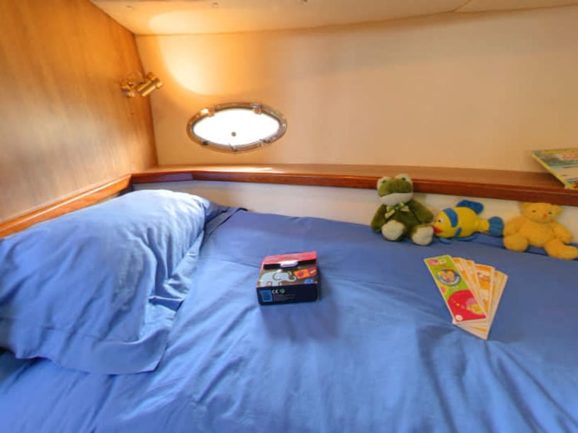 Le Mas d´Agenais Motorboat 2 cabin 6 berths 6 guests 10.2 m Listing Number: #26863 4