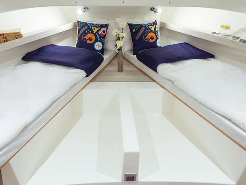 Migennes Motorboat 2 cabin 5 berths 5 guests 11.5 m Listing Number: #26879 5