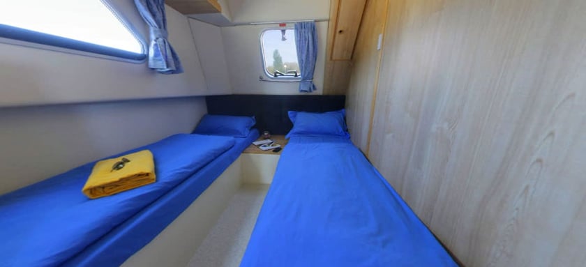 Trèbes Motorboat 3 cabin 8 berths 8 guests 13.25 m Listing Number: #26898 4