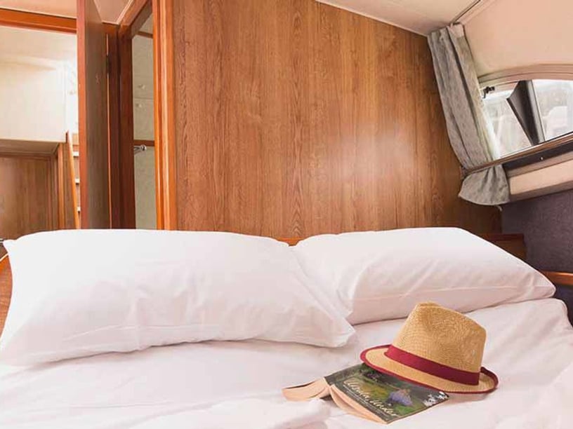 Rheinsberg Motorboat 2 cabin 6 berths 6 guests 9 m Listing Number: #26921 3