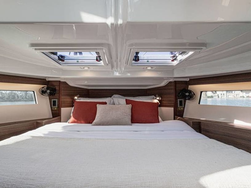 Vinkeveen Motorboat 2 cabin 5 berths 5 guests 11.23 m Listing Number: #26929 3