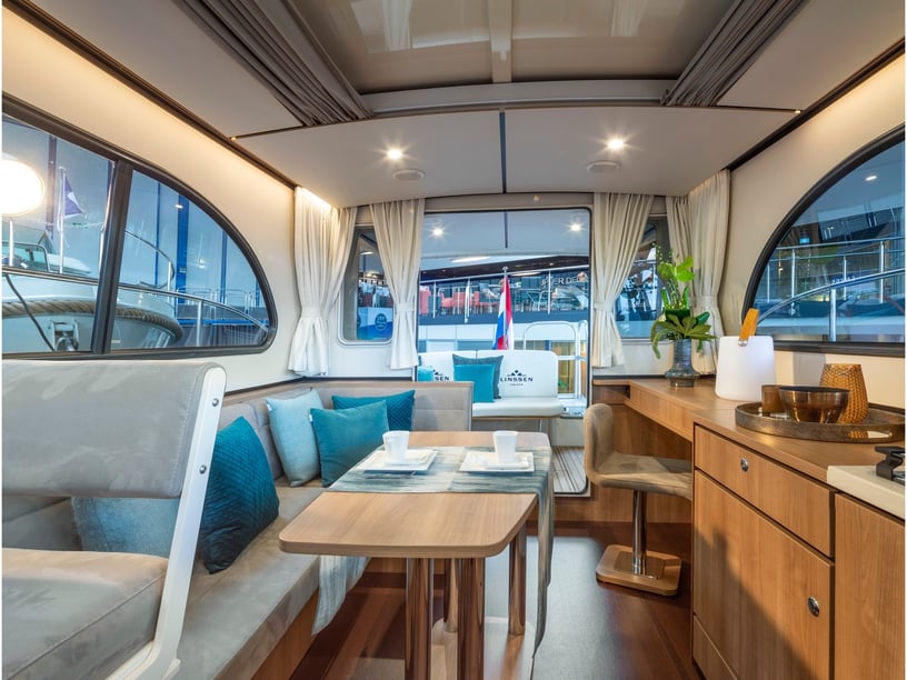 Mirow Motorboat 1 cabin 2 berths 4 guests 9.35 m Listing Number: #26954 2