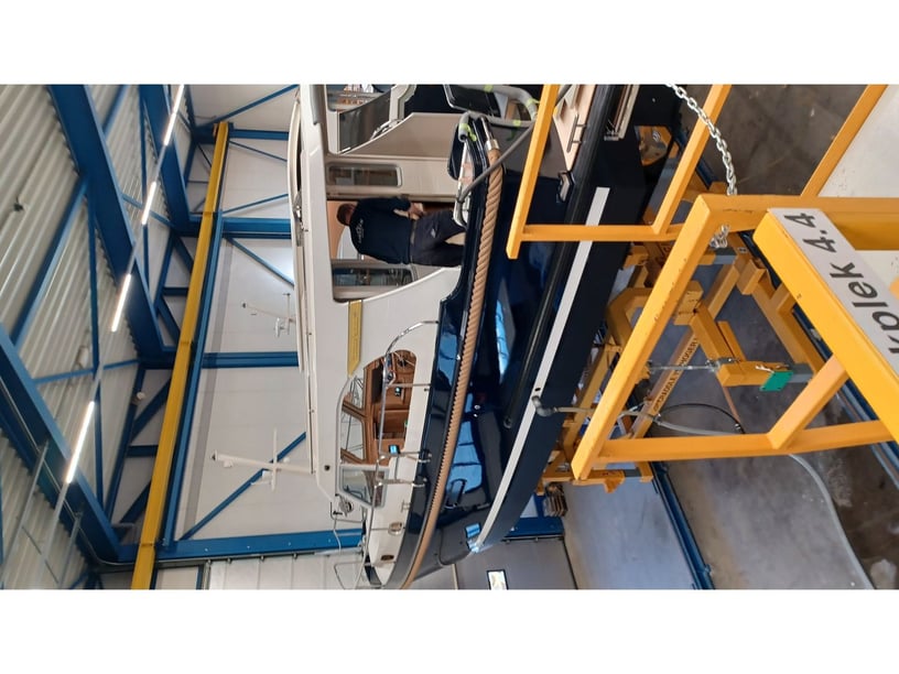 Mirow Motorboot Cabine 1  2  slaapplaatsen 4  gasten 9.35 m Lijstnummer: #26954