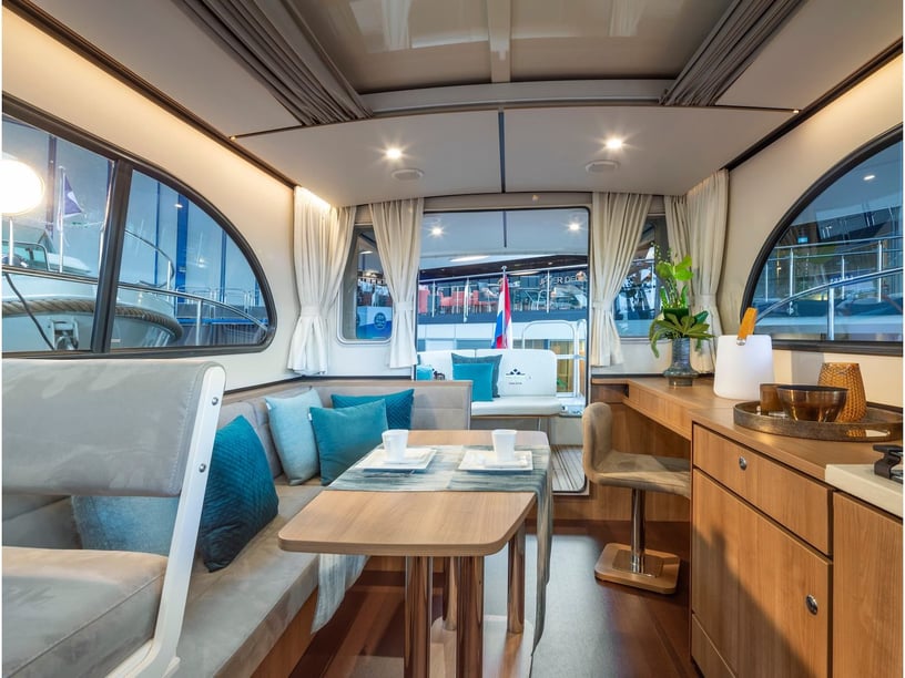 Mirow Motoscafo cabina 1  cuccette 2  4  ospiti 9.35 m Numero dell'inserzione: #26954 2