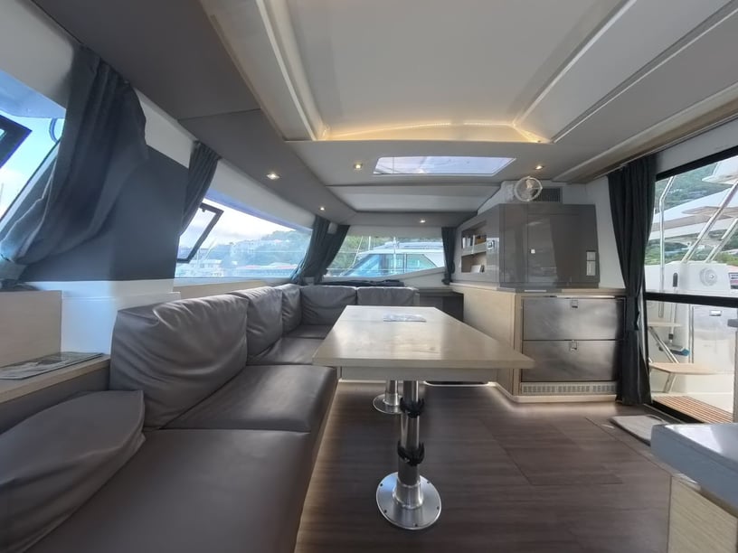 Road Town Katamaran 3 Kabine 6 Liegeplätze 6 Gäste 13.25 m Nummer des Inserats: #26961 2