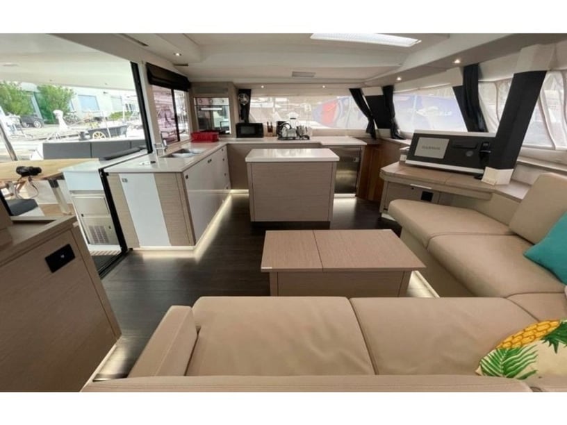 Road Town Katamaran 5 Kabine 10 Liegeplätze 12 Gäste 14.96 m Nummer des Inserats: #26962 2