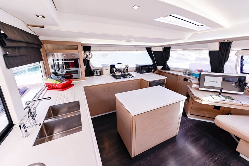 Road Town Catamaran Cabine 5  Couchettes 10  Invités 12  14.96 m Numéro de l'annonce: #26962 4