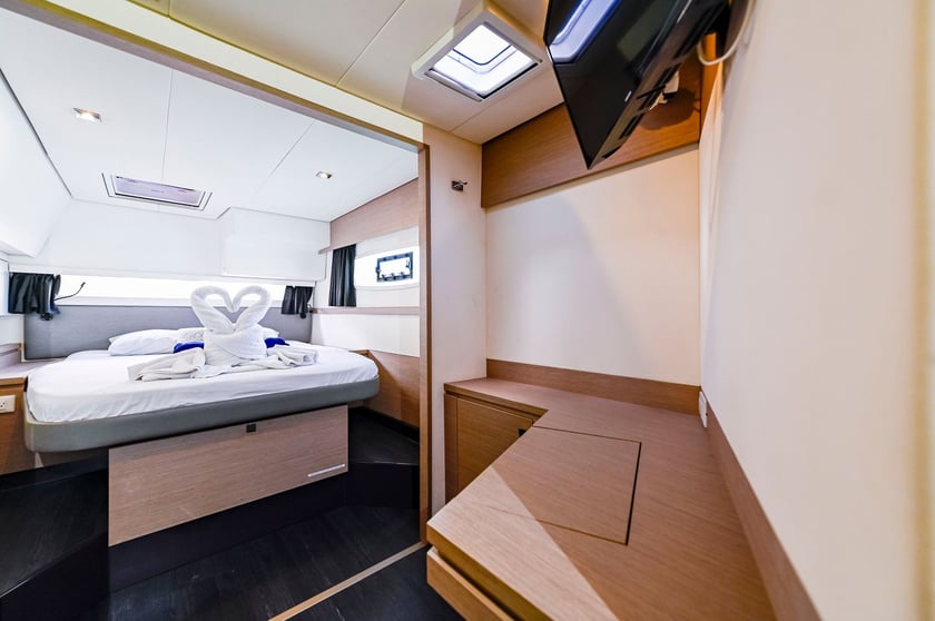 Road Town Catamaran Cabine 5  Couchettes 10  Invités 12  14.96 m Numéro de l'annonce: #26962 3