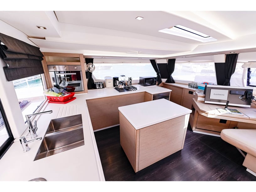 Road Town Catamaran Cabine 5  10  slaapplaatsen 12  gasten 14.96 m Lijstnummer: #26962 2