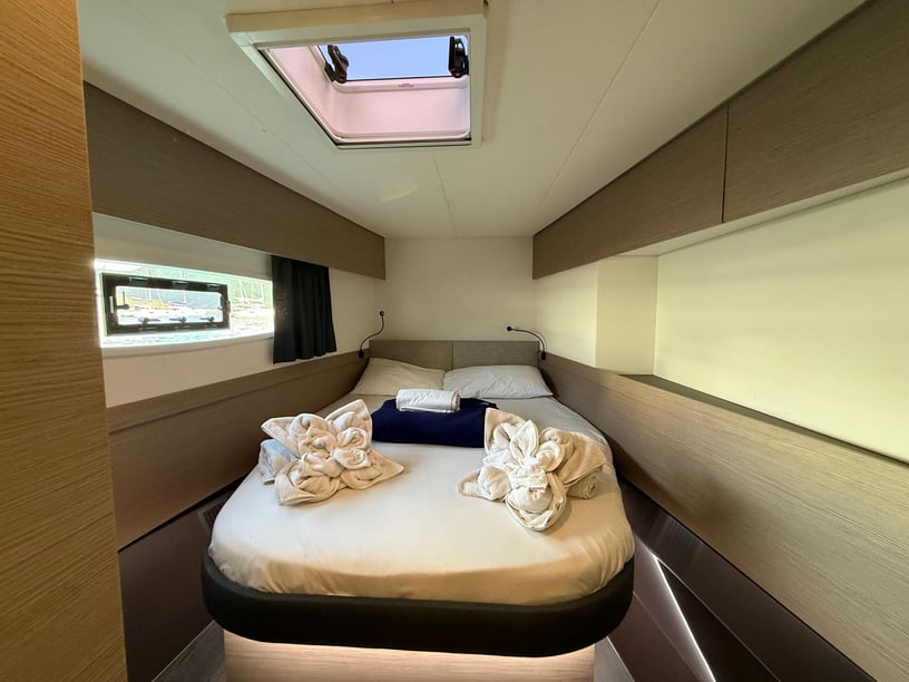 Road Town Catamaran Cabine 4  Couchettes 8  Invités 8  13.45 m Numéro de l'annonce: #26963 5