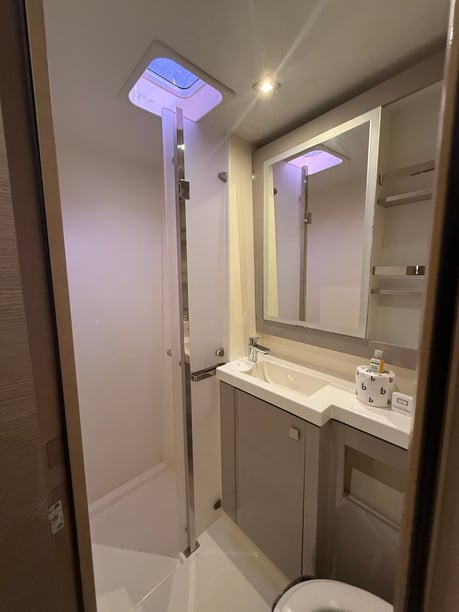 Road Town Katamaran 5 Kabine 10 Liegeplätze 10 Gäste 13.99 m Nummer des Inserats: #26964 3