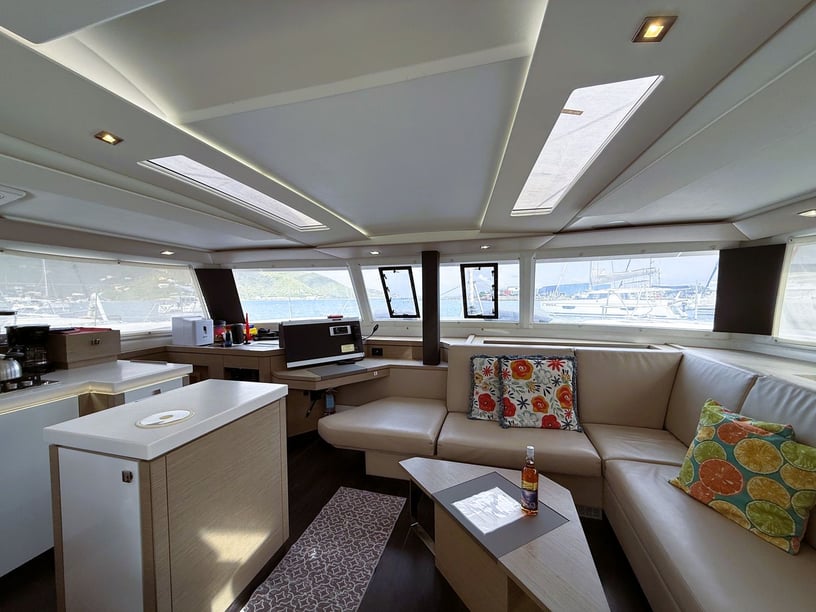 Road Town Katamaran 5 Kabine 10 Liegeplätze 10 Gäste 13.99 m Nummer des Inserats: #26964 2