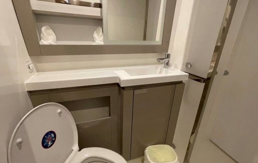 Road Town Catamaran Cabine 4  Couchettes 8  Invités 8  13.45 m Numéro de l'annonce: #26965 4