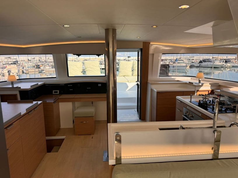 Capo d'Orlando Catamaran Cabine 4  10  slaapplaatsen 10  gasten 14.82 m Lijstnummer: #26968 2