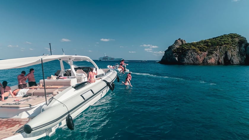 Torre Annunziata Yacht a motore cabina 2  cuccette 4  18  ospiti 15.8 m Numero dell'inserzione: #26971 3