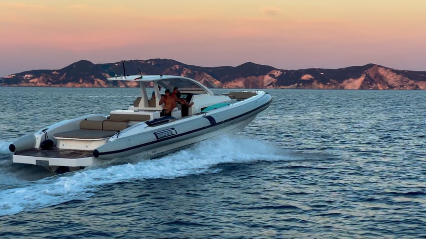 Torre Annunziata Yacht a motore cabina 2  cuccette 4  18  ospiti 15.8 m Numero dell'inserzione: #26971 5