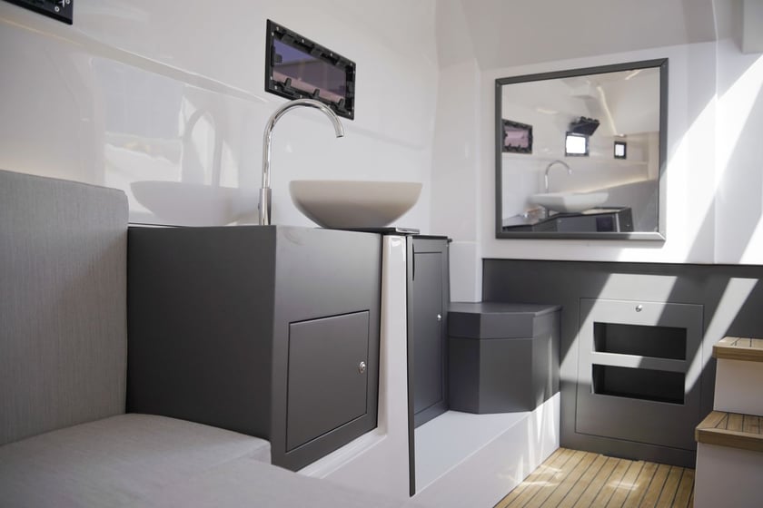 Torre Annunziata Motorboot 1 Kabine 1 Liegeplätze 18 Gäste 13.25 m Nummer des Inserats: #26972 4