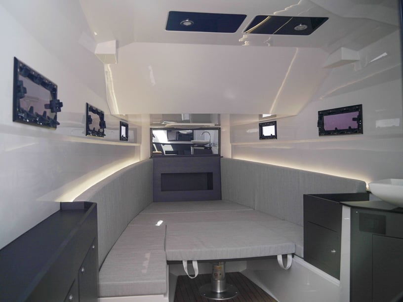 Torre Annunziata Motorboot 1 Kabine 1 Liegeplätze 18 Gäste 13.25 m Nummer des Inserats: #26972 2