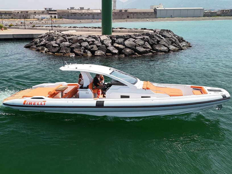 Torre Annunziata Motorboot 1 Kabine 1 Liegeplätze 18 Gäste 13.25 m Nummer des Inserats: #26972