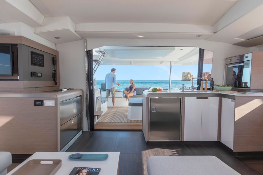 Cogolin Catamaran Cabine 4  Couchettes 8  Invités 8  13.45 m Numéro de l'annonce: #26994 3