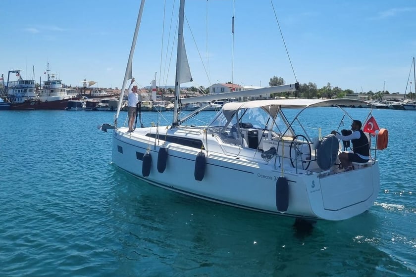 Orhaniye Zeilboot  6  slaapplaatsen 6  gasten 10.77 m Lijstnummer: #26997 2