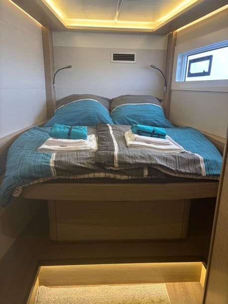 Santa Eulària des Riu Catamarano cabina 4  cuccette 8  8  ospiti 11.74 m Numero dell'inserzione: #27003 2