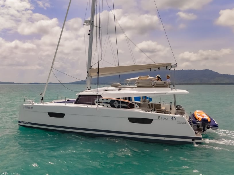 Phuket Catamaran Cabine 3  Couchettes 6  Invités 12  13.71 m Numéro de l'annonce: #27004