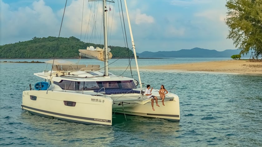 Phuket Catamaran Cabine 3  Couchettes 6  Invités 12  13.71 m Numéro de l'annonce: #27004 4