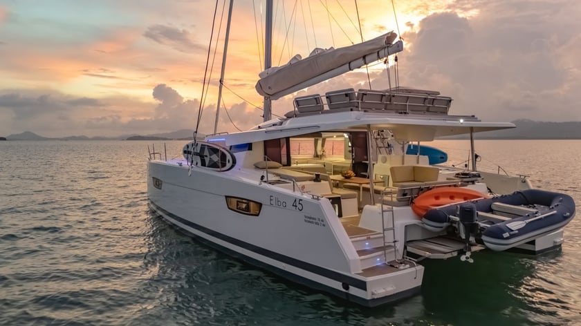 Phuket Catamaran Cabine 3  Couchettes 6  Invités 12  13.71 m Numéro de l'annonce: #27004 3