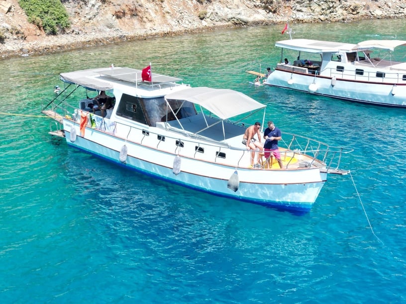 Gocek Motorjacht Cabine 2  4  slaapplaatsen 6  gasten 12 m Lijstnummer: #27017