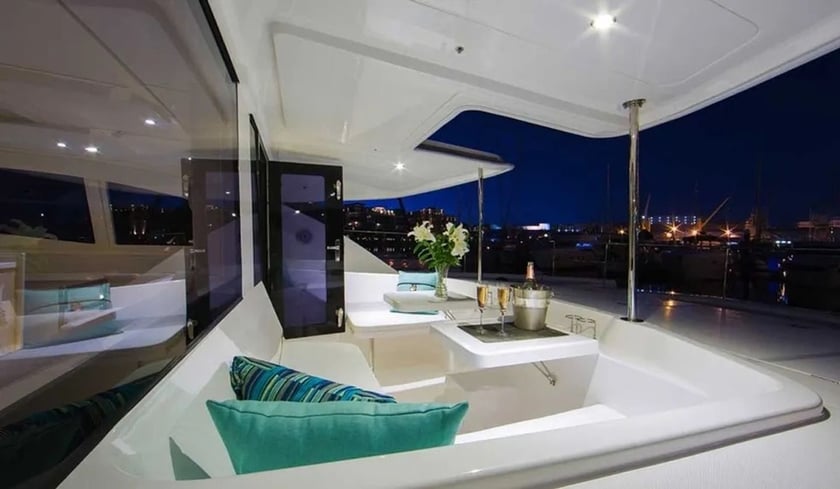 Ta' Xbiex Catamaran Cabine 5  Couchettes 10  Invités 10  15.21 m Numéro de l'annonce: #27026 5