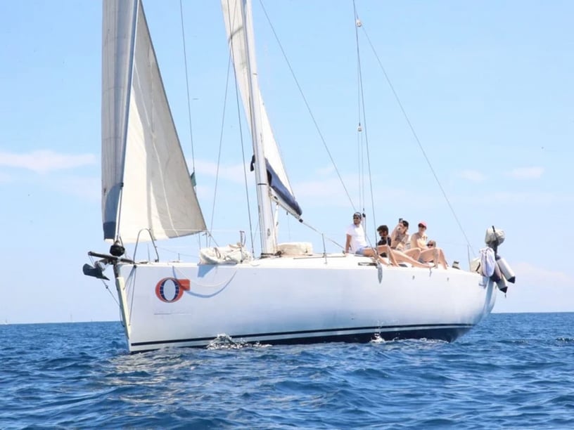 Castiglioncello Barca a vela cabina 4  cuccette 10  11  ospiti 13.33 m Numero dell'inserzione: #27028