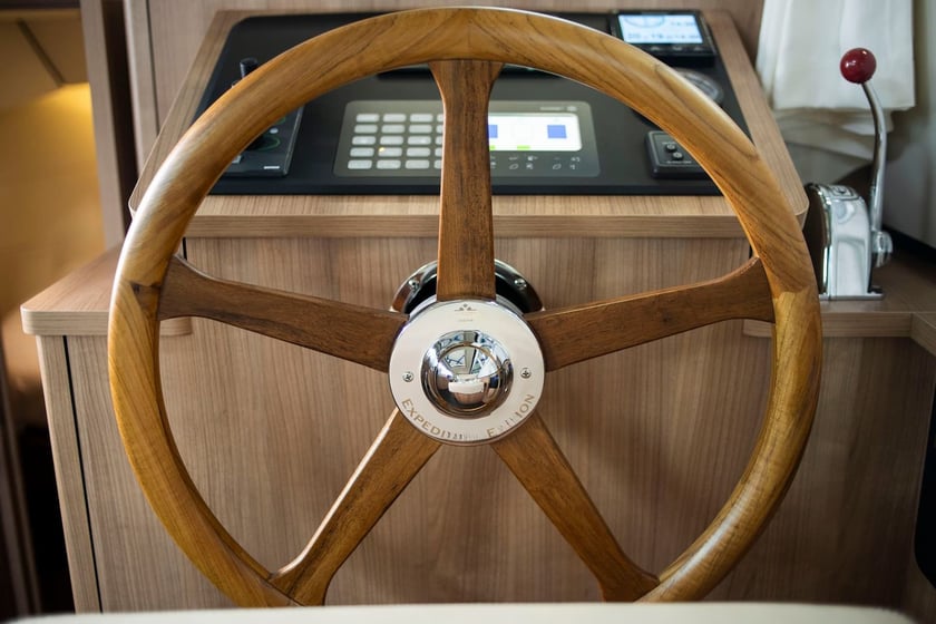 Werder (Havel) Motorboat 2 cabin 4 berths 4 guests 10.7 m Listing Number: #27068 3