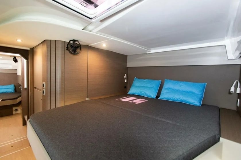 Ligia Catamaran Cabine 4  10  slaapplaatsen 10  gasten 12.31 m Lijstnummer: #27074 5