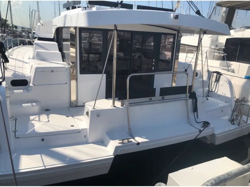 Ligia Catamaran Cabine 4  10  slaapplaatsen 10  gasten 12.31 m Lijstnummer: #27074