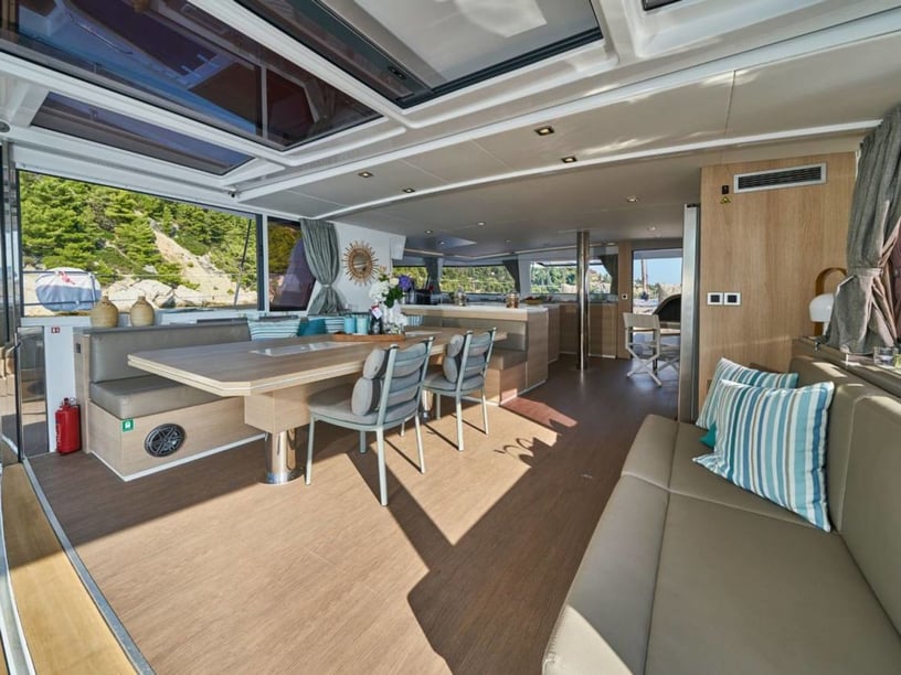 Golfo Aranci Katamaran 5 Kabine 10 Liegeplätze 10 Gäste 16.8 m Nummer des Inserats: #27077 2