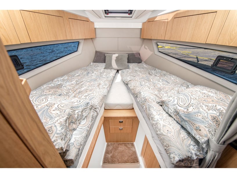 Trogir Bateau à moteur Cabine 2  Couchettes 4  Invités 8  9.85 m Numéro de l'annonce: #27079