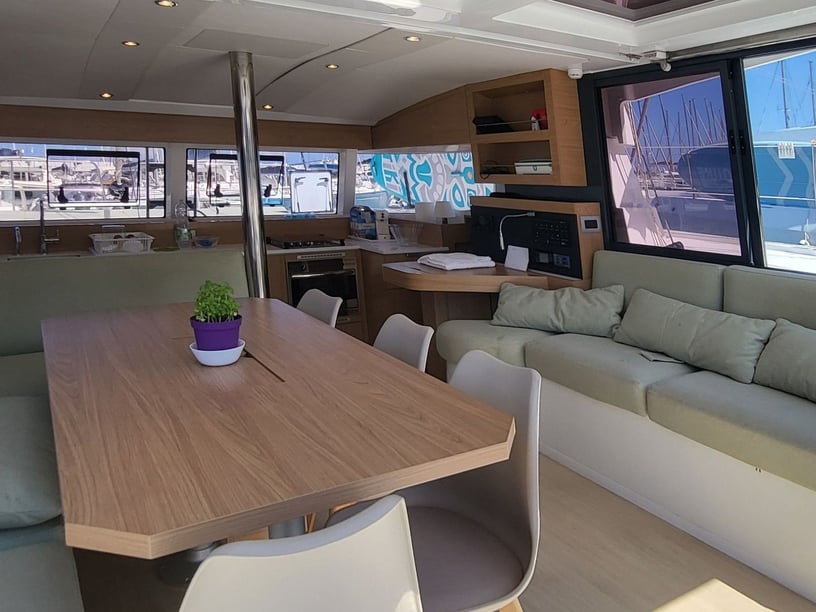 Golfo Aranci Katamaran 4 Kabine 8 Liegeplätze 8 Gäste 11.78 m Nummer des Inserats: #27087 2