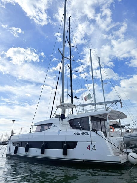 Golfo Aranci Katamaran 5 Kabine 9 Liegeplätze 9 Gäste 13.75 m Nummer des Inserats: #27095 5