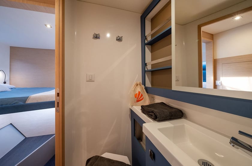 Piombino Catamaran 5 cabin 13 berths 13 guests 13.98 m Listing Number: #27096 5